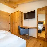 Pettneu Am Arlberg - 4 *